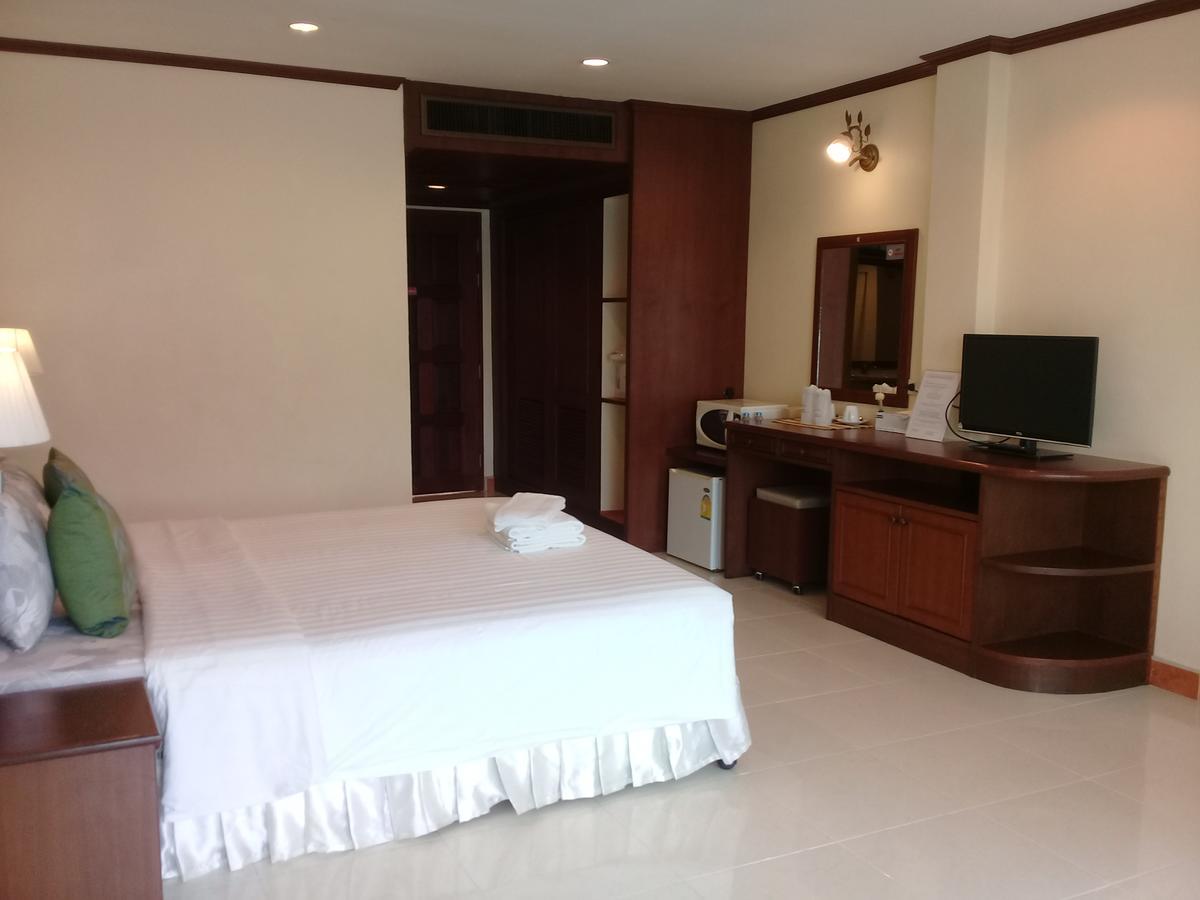 Ban Tyrol Otel Patong Dış mekan fotoğraf