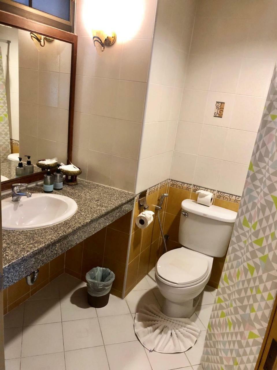 Ban Tyrol Otel Patong Dış mekan fotoğraf