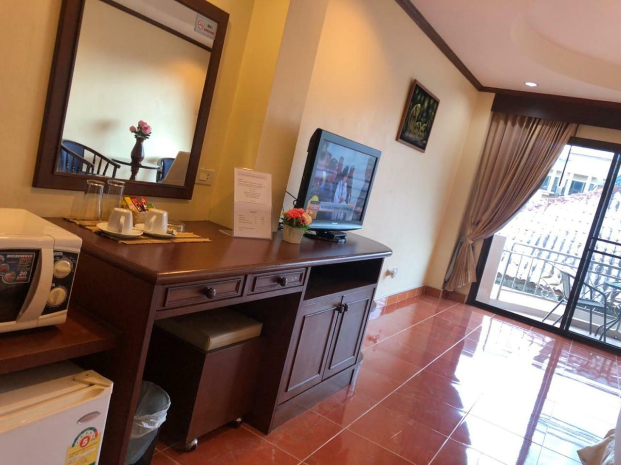 Ban Tyrol Otel Patong Dış mekan fotoğraf